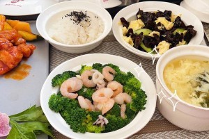 产后第一星期饮食指南（宝妈们注意了，这些食物对你和宝宝都有好处！）
