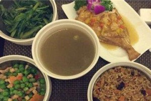 如何为你的比熊狗定制健康食谱（以比熊狗吃什么为指导，为你的宠物打造营养均衡的饮食计划）