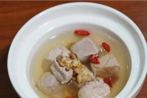 泰迪狗肠胃不好发烧应该吃什么？（为你的泰迪提供适当的食物和照顾是关键）