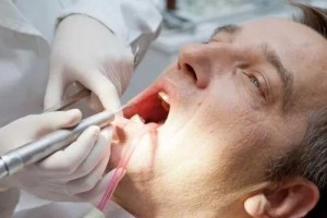 宠物狗咽炎的预防和治疗（养狗人必须知道的15个防治咽炎的方法）
