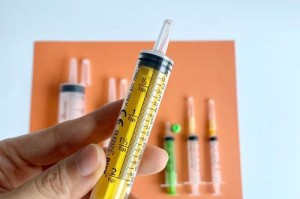 狗疫苗注射（了解狗疫苗注射的重要性和常用药物）